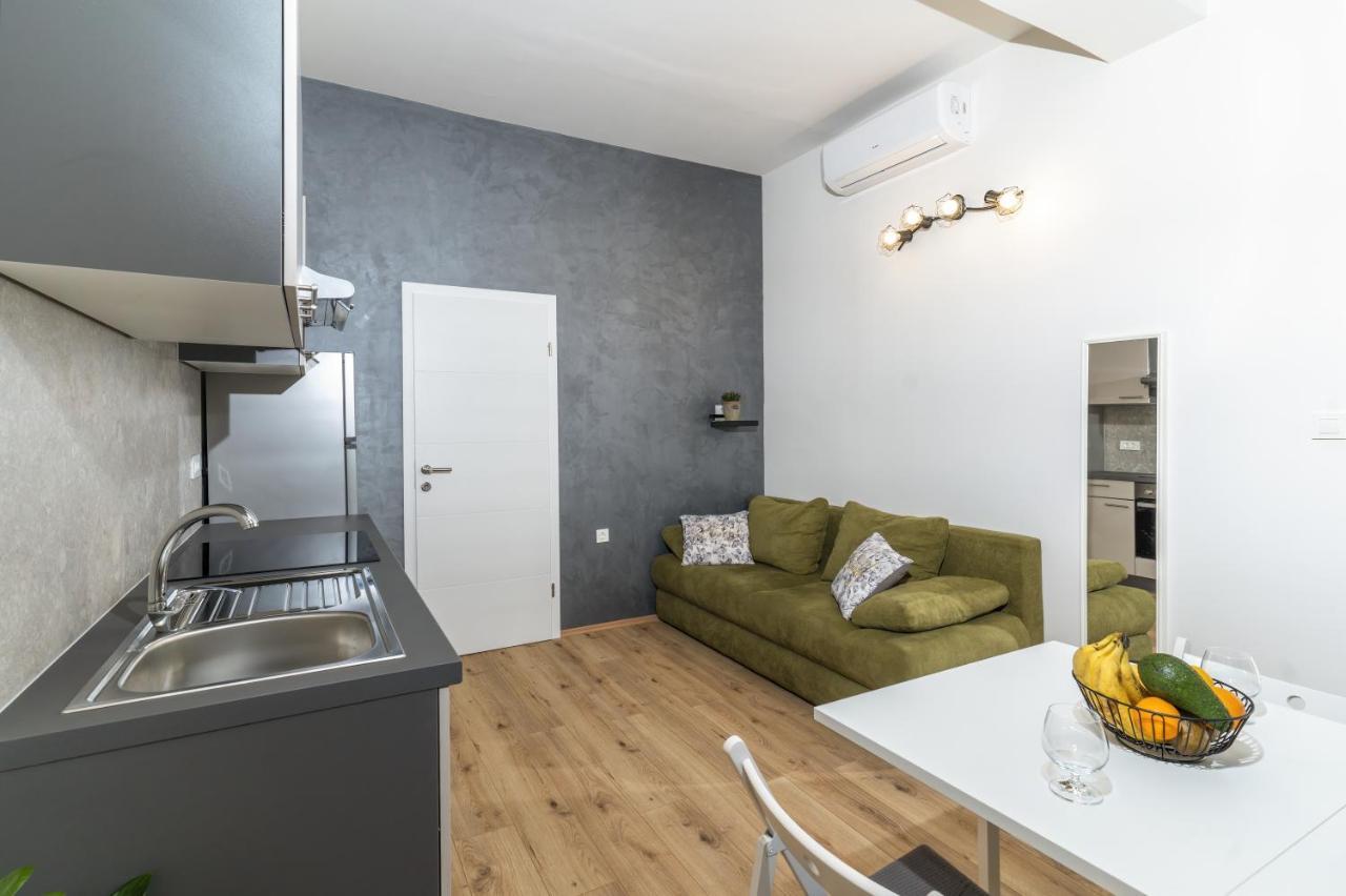 Stunning Apartment In Quiet Street Near Center With Free Parking 4 Floor غييكا المظهر الخارجي الصورة