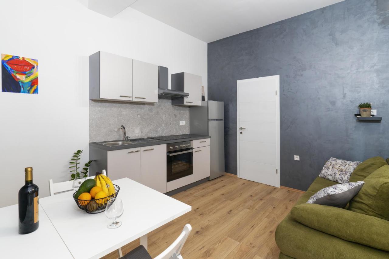 Stunning Apartment In Quiet Street Near Center With Free Parking 4 Floor غييكا المظهر الخارجي الصورة