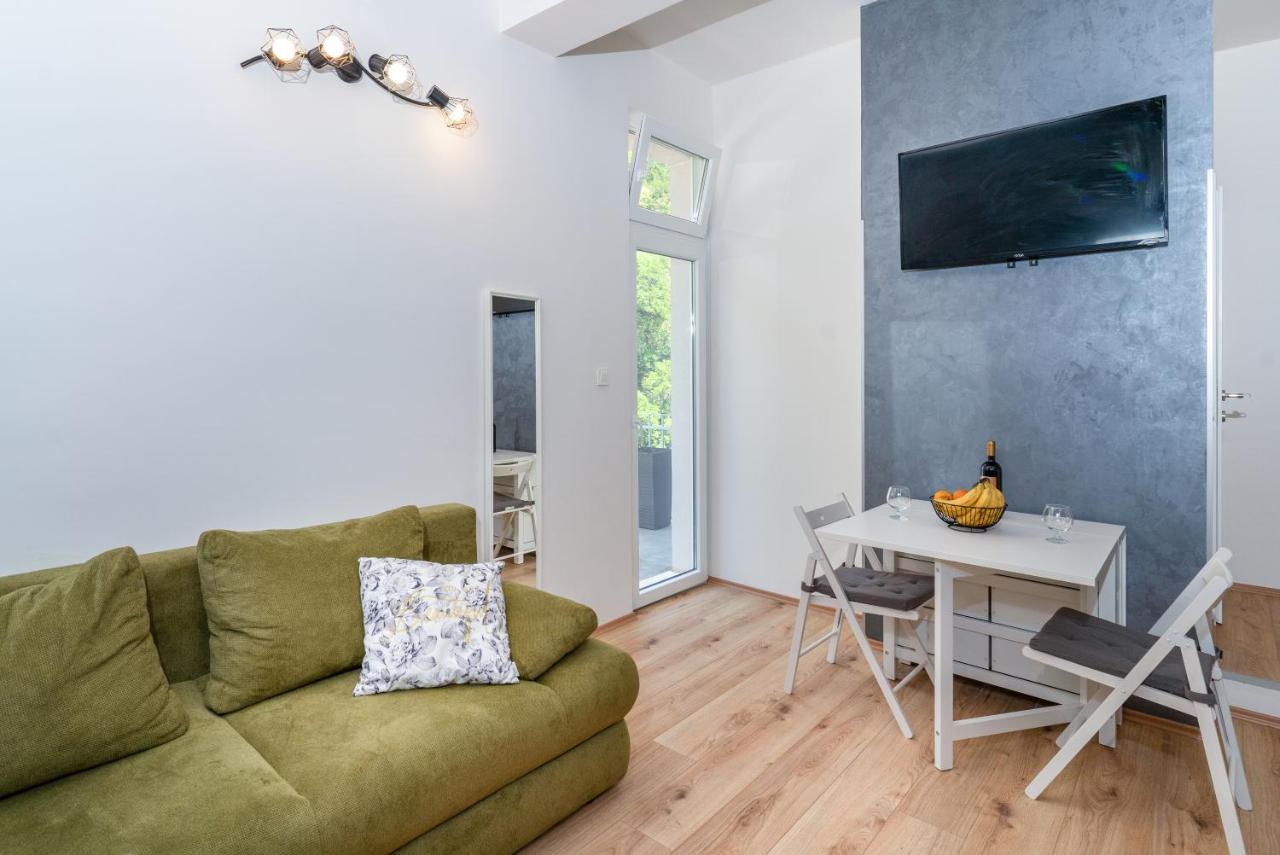 Stunning Apartment In Quiet Street Near Center With Free Parking 4 Floor غييكا المظهر الخارجي الصورة