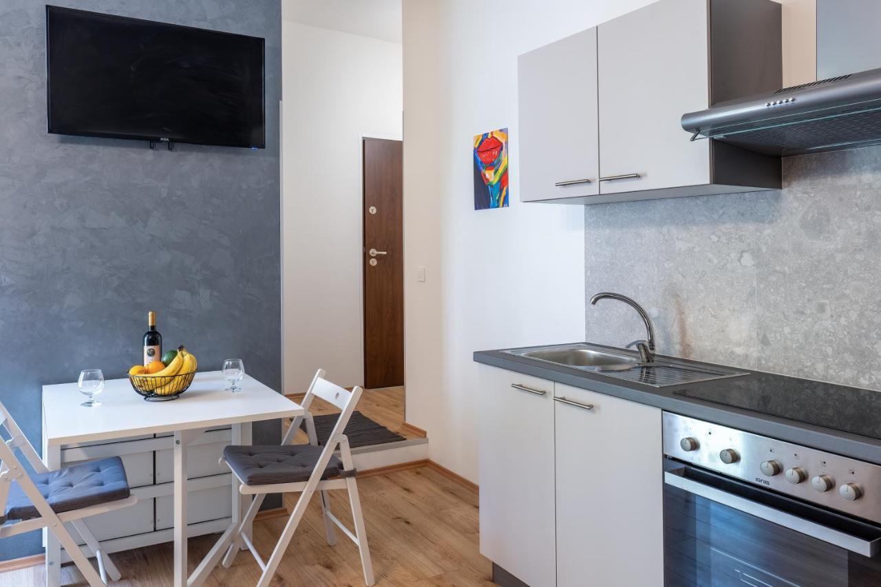 Stunning Apartment In Quiet Street Near Center With Free Parking 4 Floor غييكا المظهر الخارجي الصورة